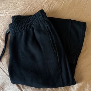 Aritzia Boyfriend Fit Sweatpants